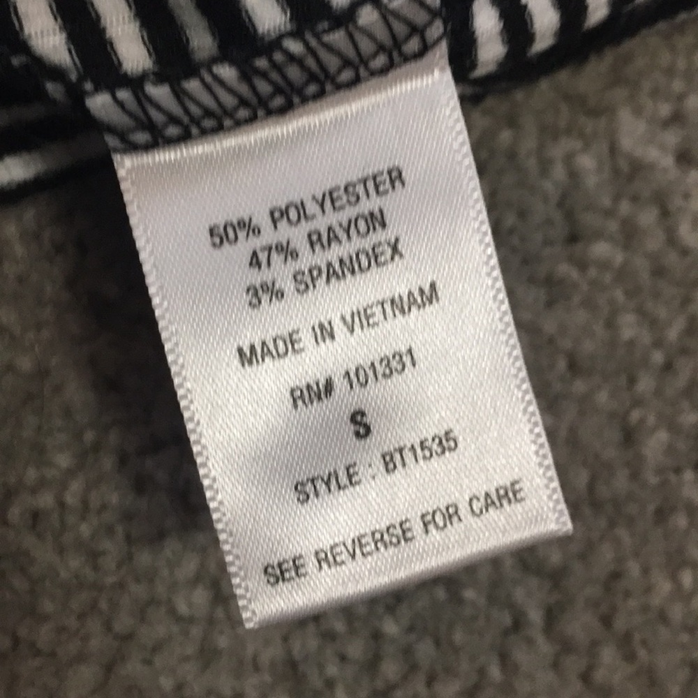 SOLD! 🌟 Striped Crop Top! - Picture 3 of 3